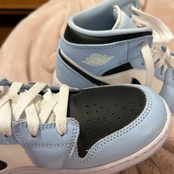 Jordan 1 Mid Ice Blue (2022) (GS) - Picture 8 of 12